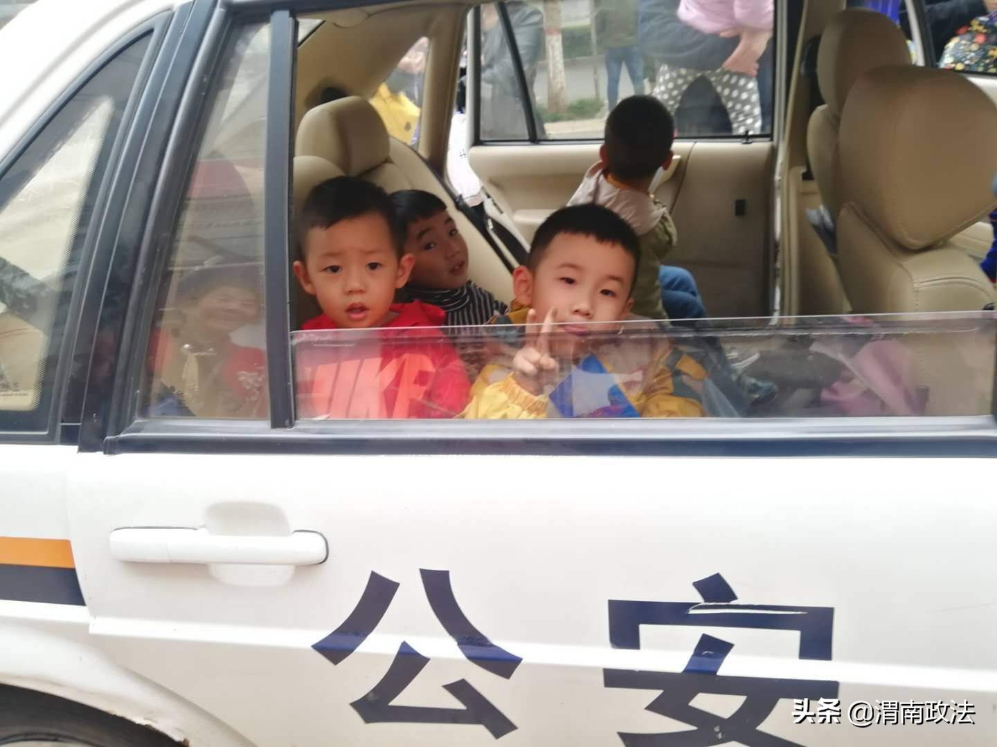 庄河萌娃走进警营感受别样警彩,萌娃进警营体验别样精彩