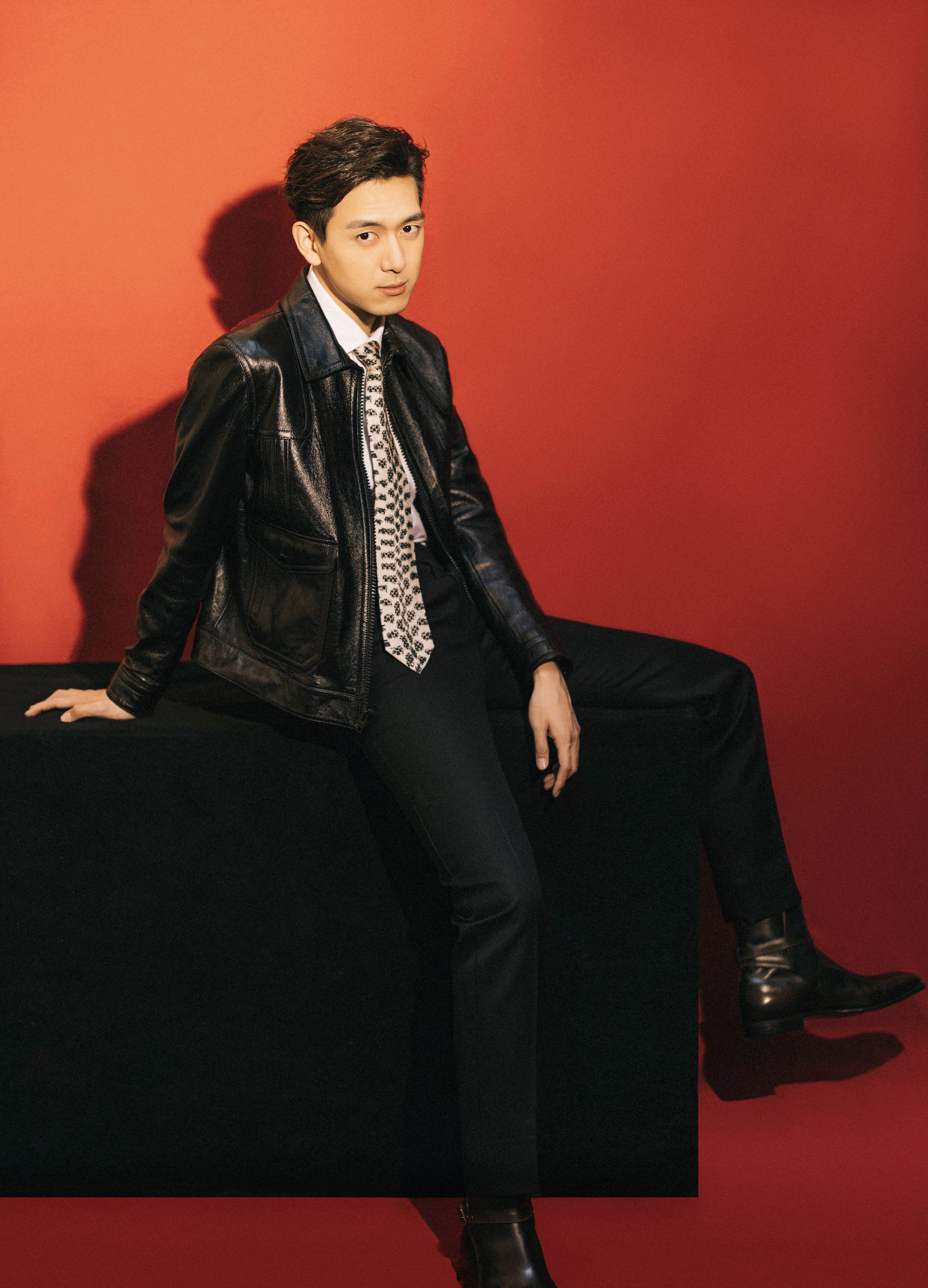 李现最新大片上演西装杀眼,李现的穿搭帅气