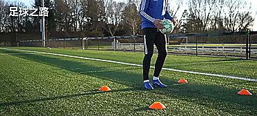 两分钟教你零基础颠球,如何练单脚旋转颠球
