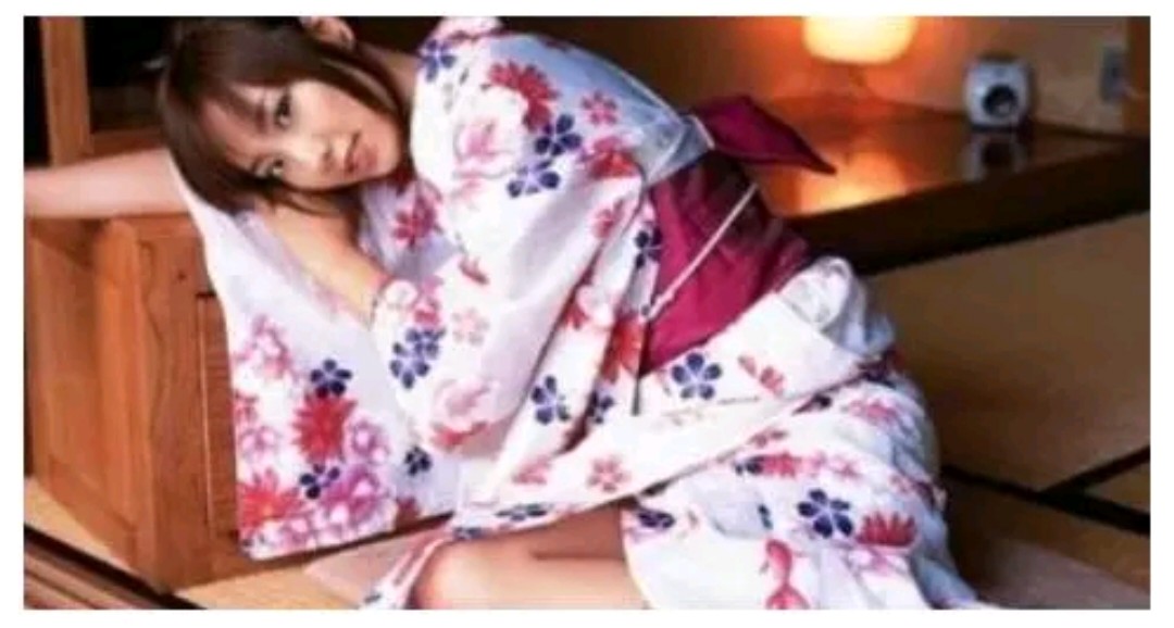 日本人进屋要脱鞋，如果碰到“脚臭”该怎么办，听听日本美女回答