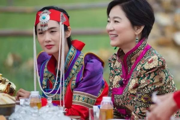 日本52岁单身阿姨选美夺冠,52岁日本主妇荣获选美冠军