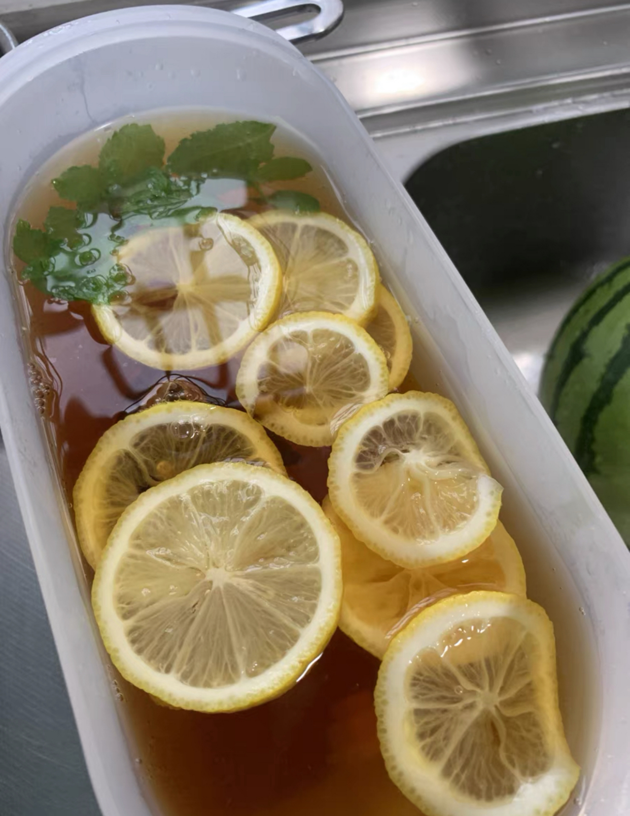 在这些家居奇观面前,德国的“油烟往屋内排”都显得小儿科了