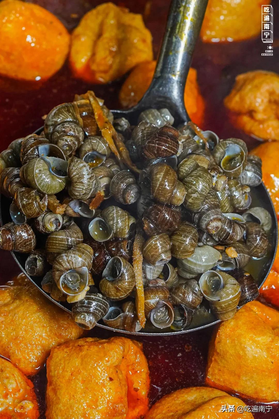 最近有一家特别火的螺蛳粉店,广西南宁西乡塘皇冠螺螺蛳粉