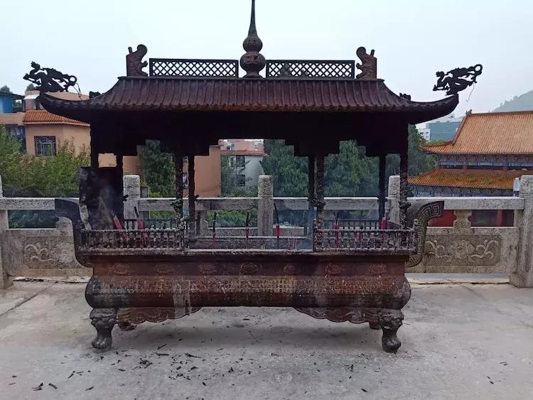 夜幕下的清泉寺,夜幕下的湛山寺