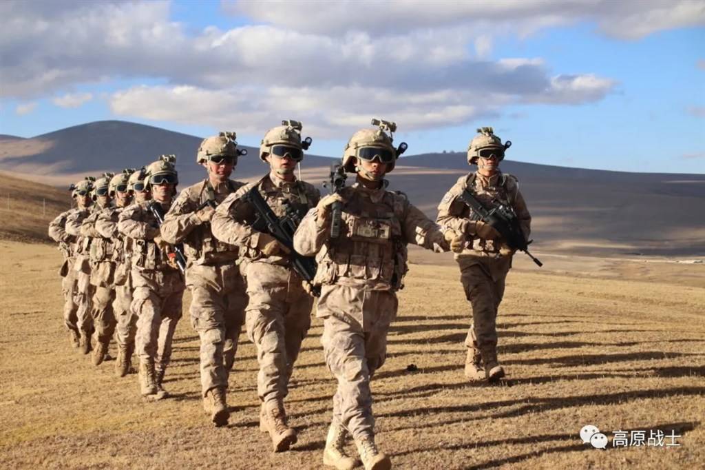 解放军新型迷彩单兵装备,从头到脚全副武装