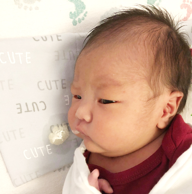 小宝宝吐奶的正确处理方式,宝宝爱吐奶怎么忌口