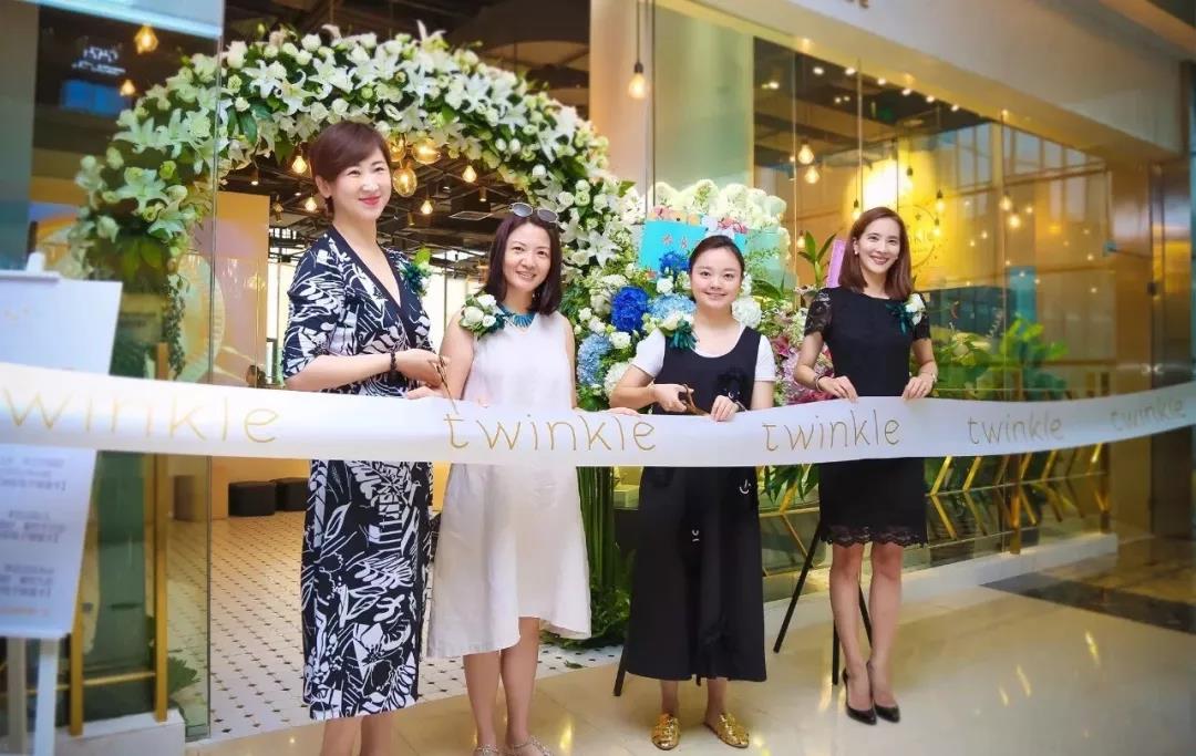 90后辣妈带娃逛街,亲子餐厅里的爱马仕