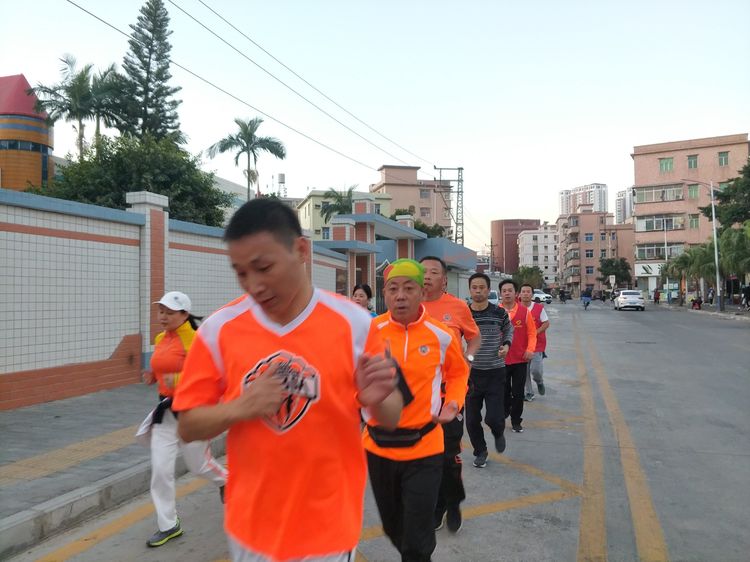 魅力深马，微马同行！六约微马助力深圳国际马拉松