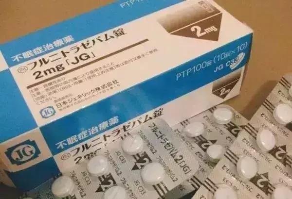 这种号称“蓝精灵”的*眠药安**，竟然是*品毒**——引诱受害者喝下混合“蓝精灵”后，趁其强奸或抢劫受害者