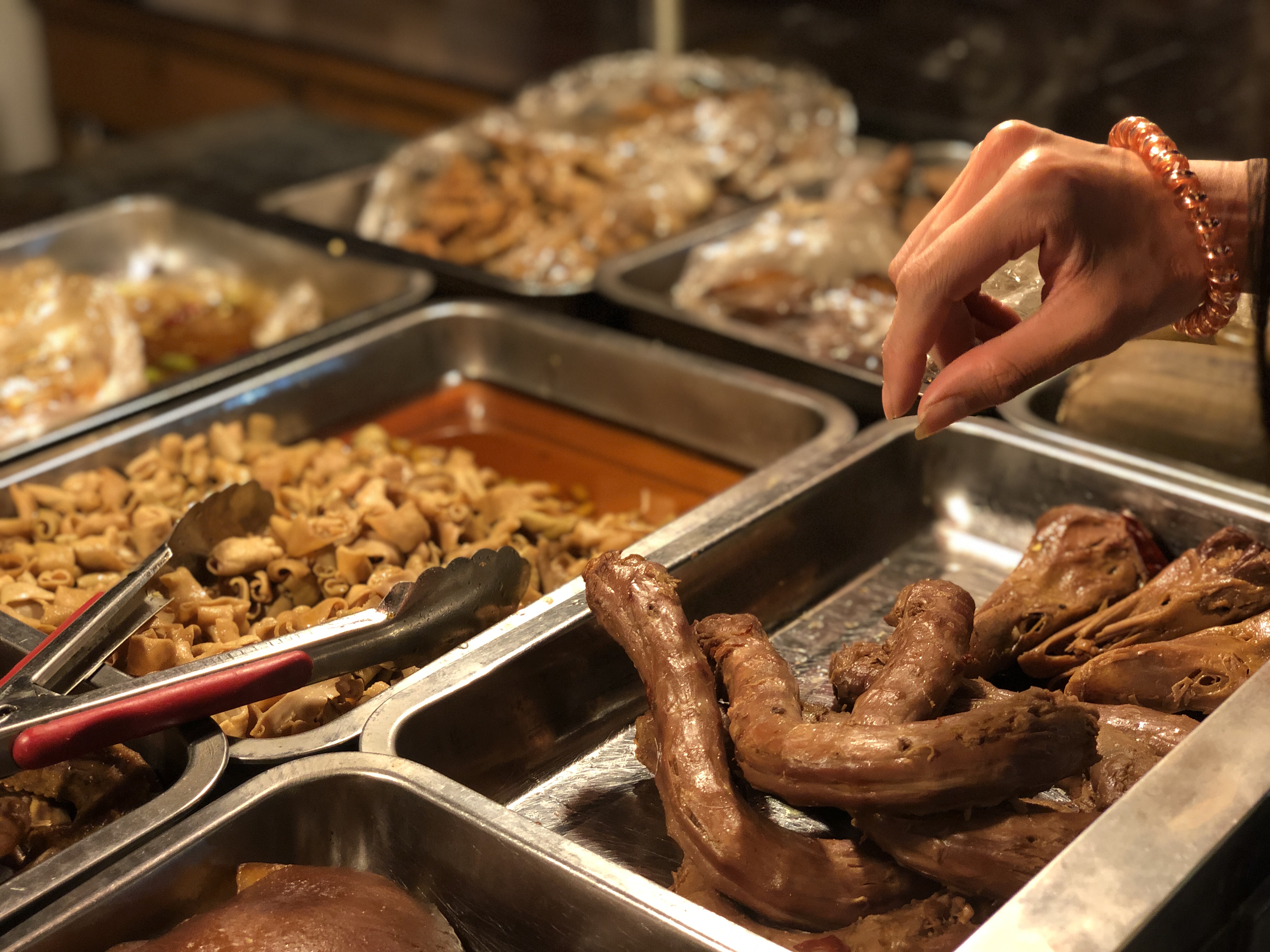 寻味武汉:天使与魔鬼的集合,洞庭街有家火爆的网红咖啡酒吧