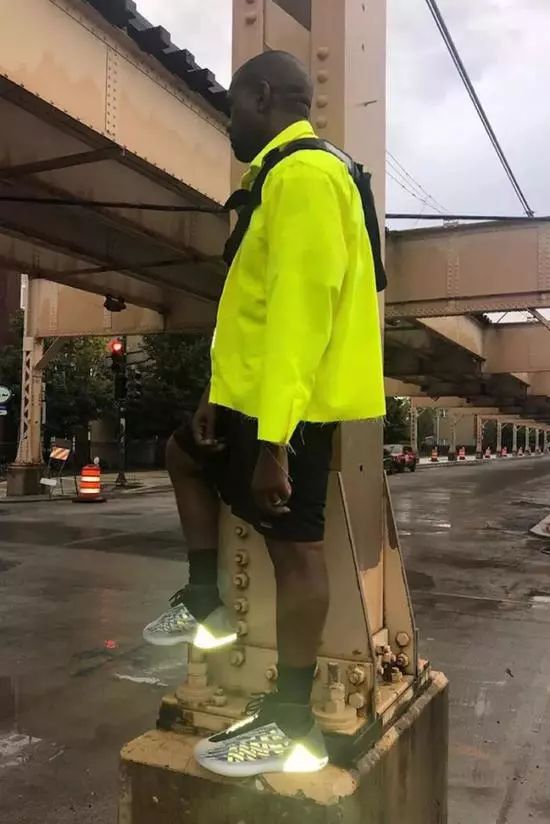 当初忍痛买的万元球鞋，被你们说拆就拆，你有想过我的感受吗？