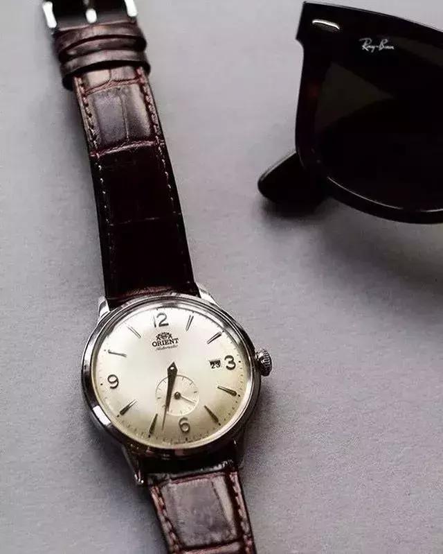 怎样保养手表才不会有划痕,手表外壳有较深的划痕怎样修复