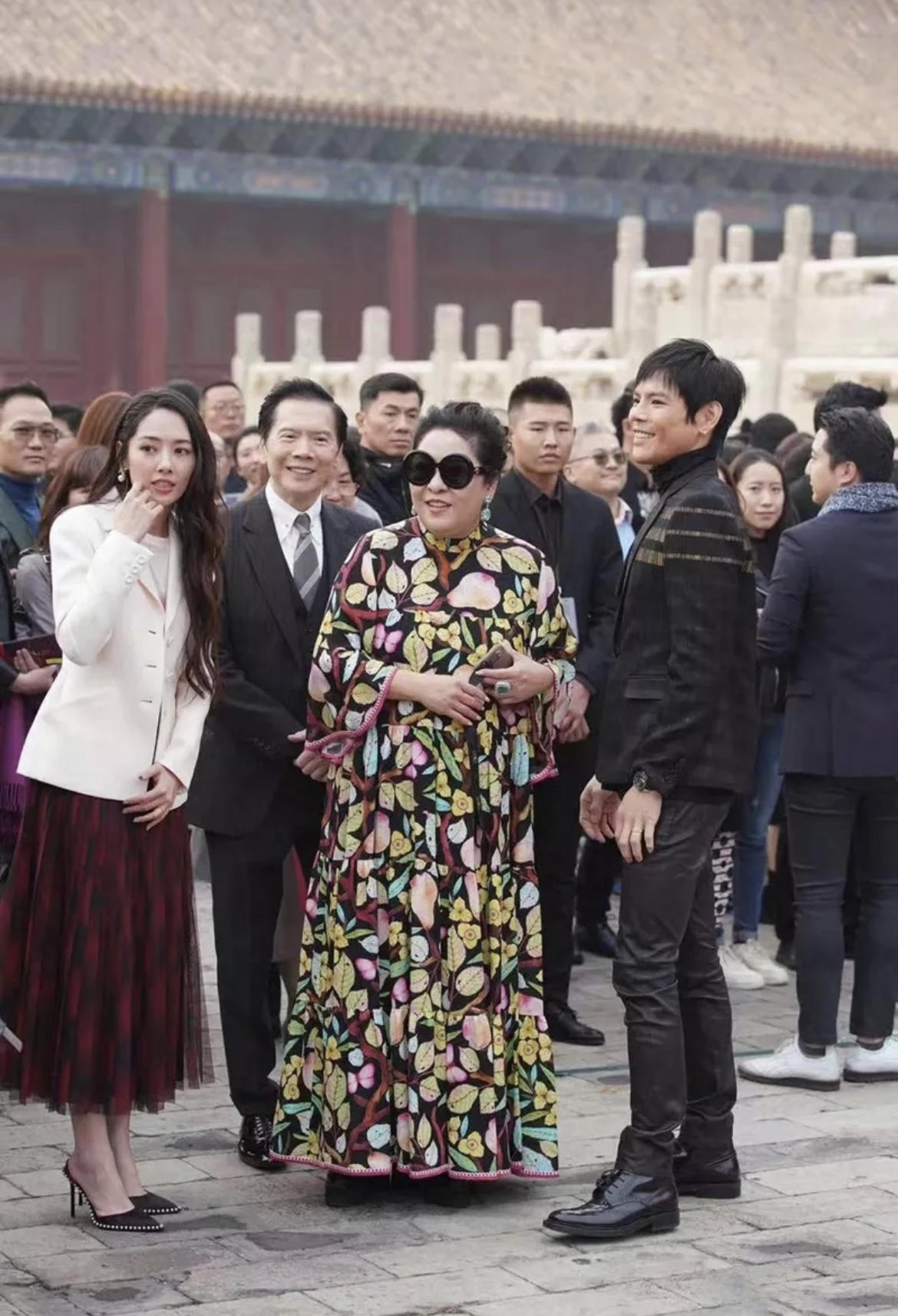 向太西装穿搭,向太穿搭合集