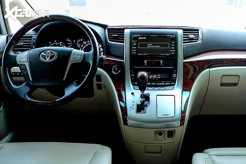 30万买丰田埃尔法,30万不买汉兰达选什么