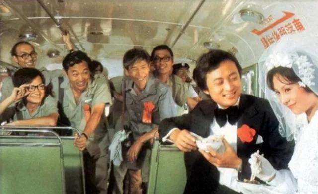 《巴士奇遇结良缘》：引进内地最早的一批港片，男主演过无间道2