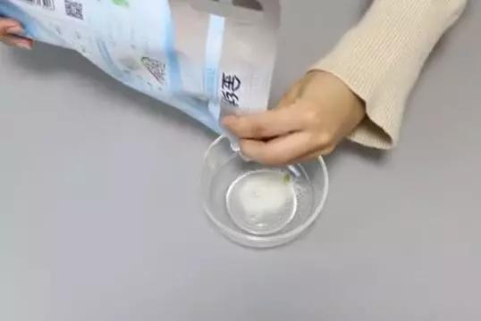 不管厚棉被多脏不用拆不用洗,陈年老棉被脏了怎么清洗