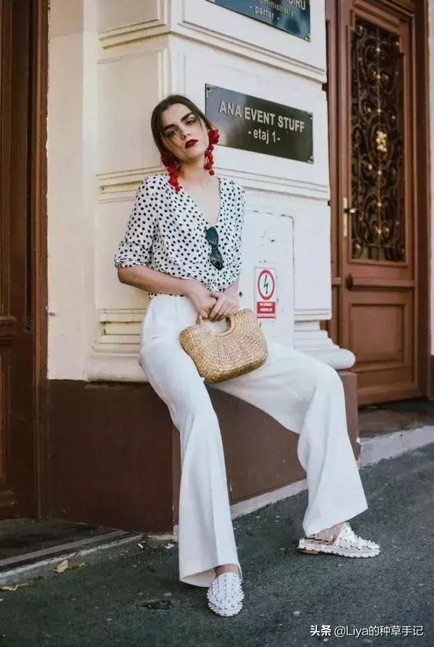 2019小白裤这样穿时髦优雅又简单,2019流行的小黑裤