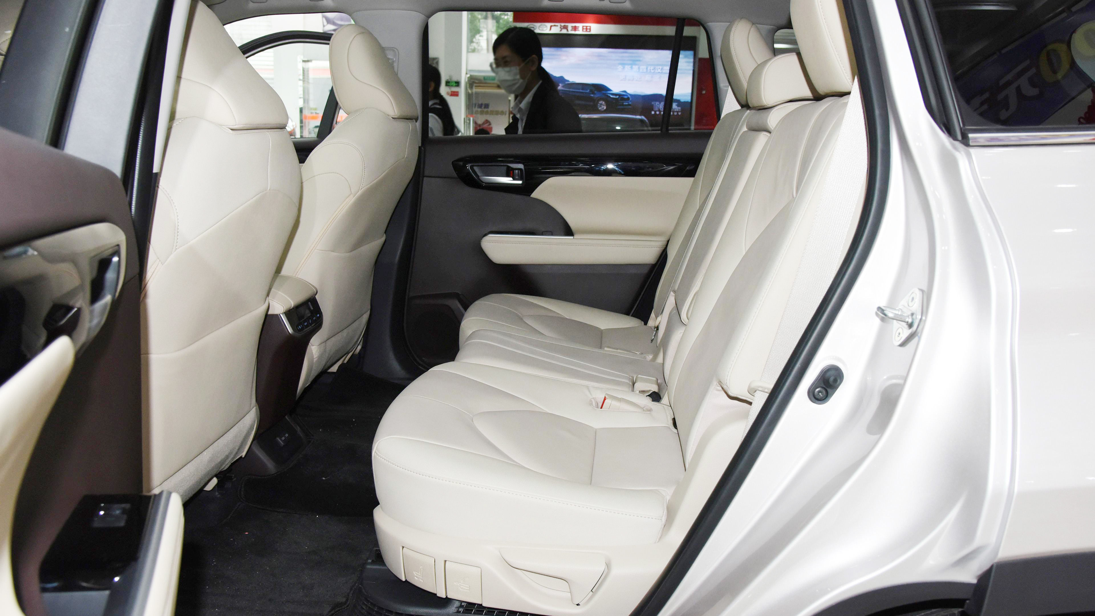 全新丰田汉兰达2023款丐版价格,丰田2022即将上市suv汉兰达