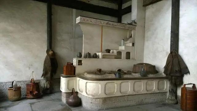 全屋定制橱柜和木工打家具哪个好,不吹不黑的设计