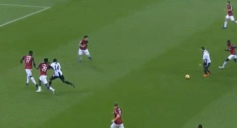 c罗帽子戏法第一脚暴力远射,博努奇评价c罗凌空抽射