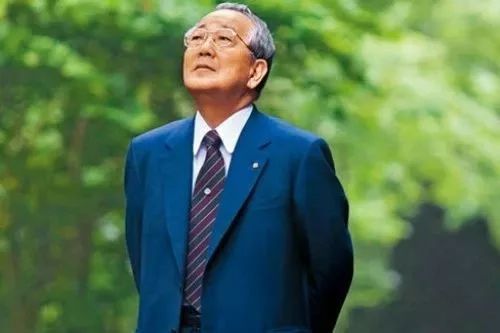 创始人吸毒又花心，部长贪污，这公司濒临倒闭，稻盛和夫：必须救