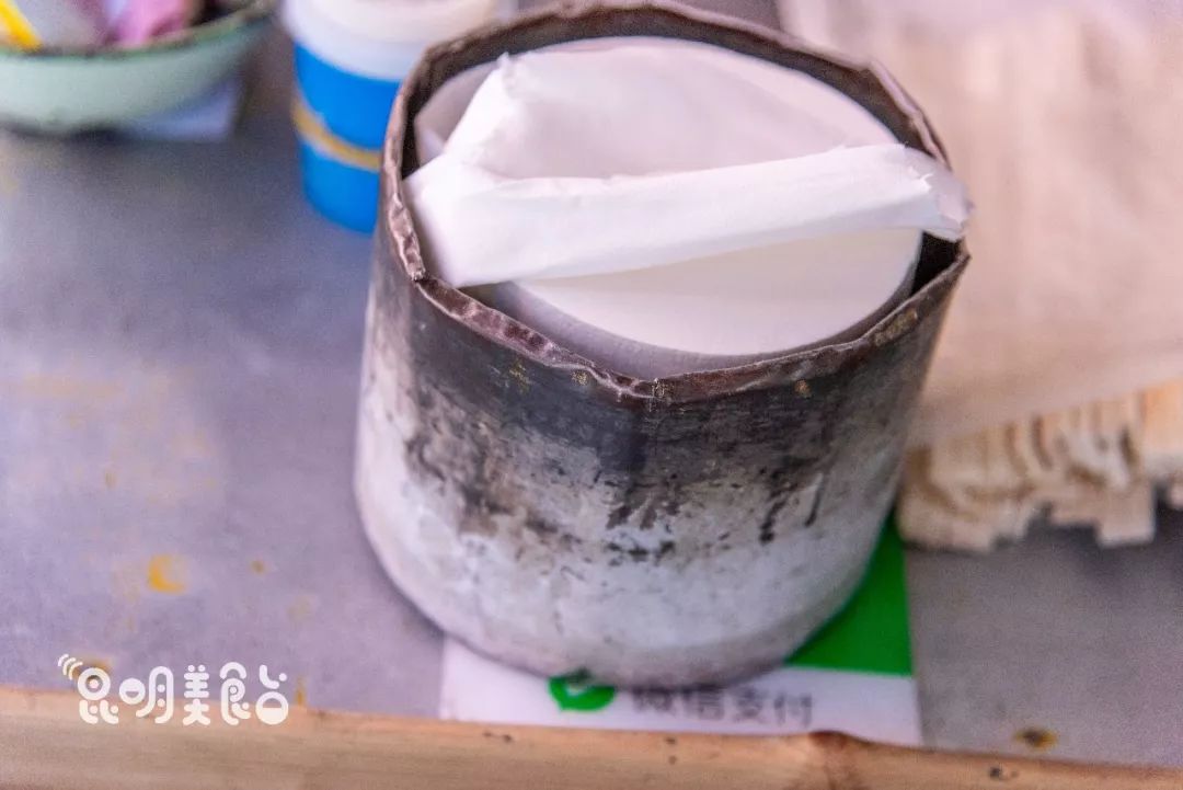 昆明330天都在排队的卤面馆，不收钱收饭票，只卖到下午2点