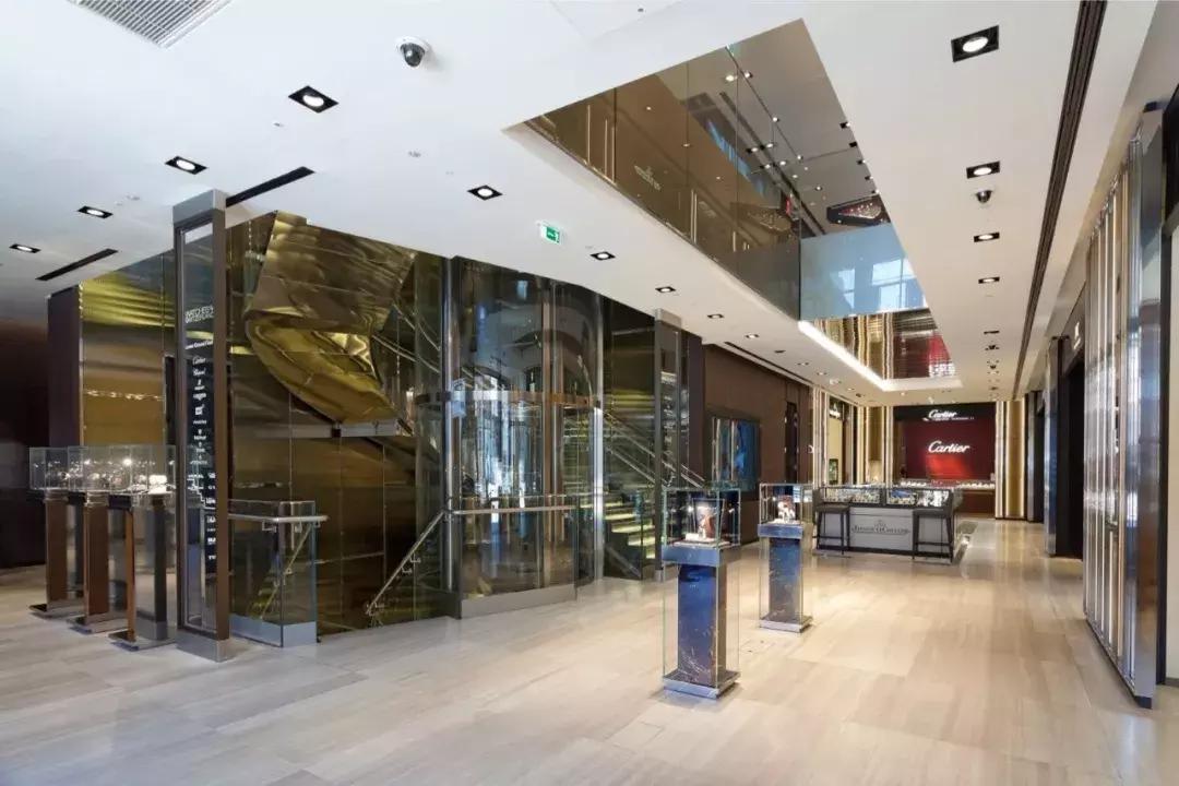 一个男人要有三块手表,男人要有几块表