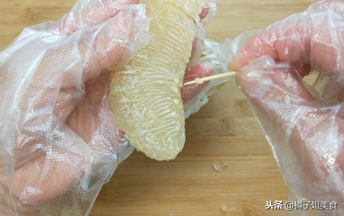 怎样剥柚子又好看又好吃,柚子待客怎么切