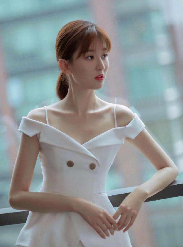 戚薇乔欣同款护肤品,乔欣戚薇睫毛增长液原视频