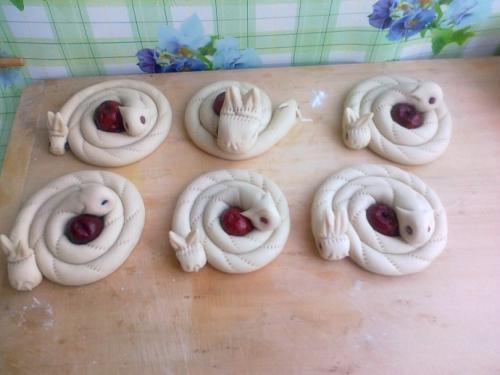 农村住房周围出现了蛇有什么说法,七月半蛇进屋有什么预兆大师解答