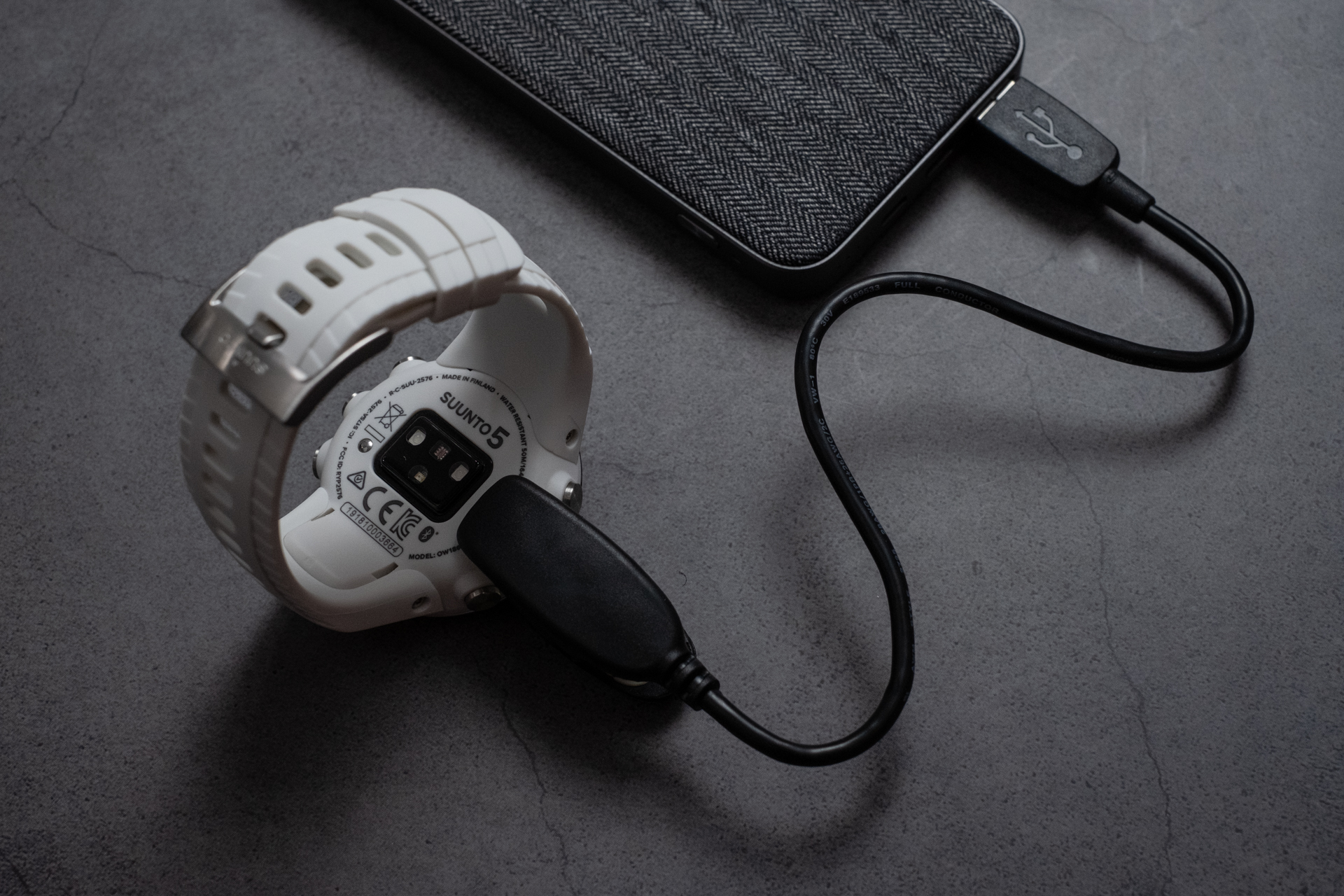 颂拓5黑白限量,颂拓suunto5智能运动手表