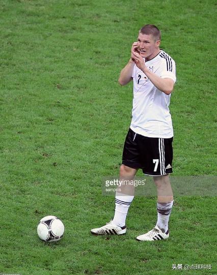 一人一鞋球星的执念球迷的追求你最喜爱的那双鞋穿了多久？