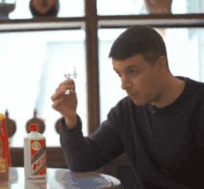 老外觉得茅台酒贵吗,老外觉得茅台好喝还是五粮液好喝