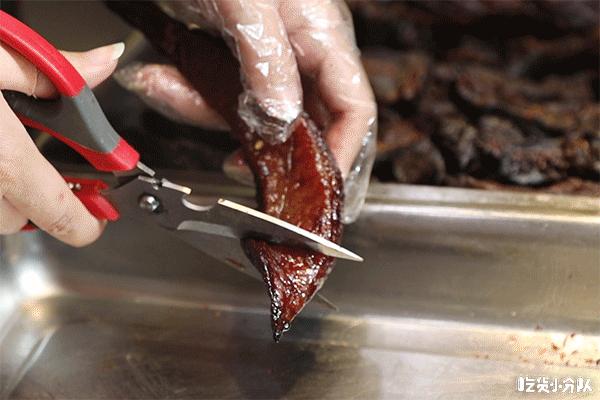 沈阳卖牛肉干的网红,卖牛肉干抖音网红