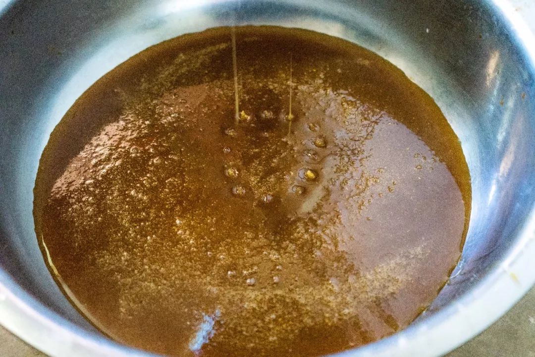 土蜂蜜的取蜜全过程,土蜂蜜取蜜全过程记录