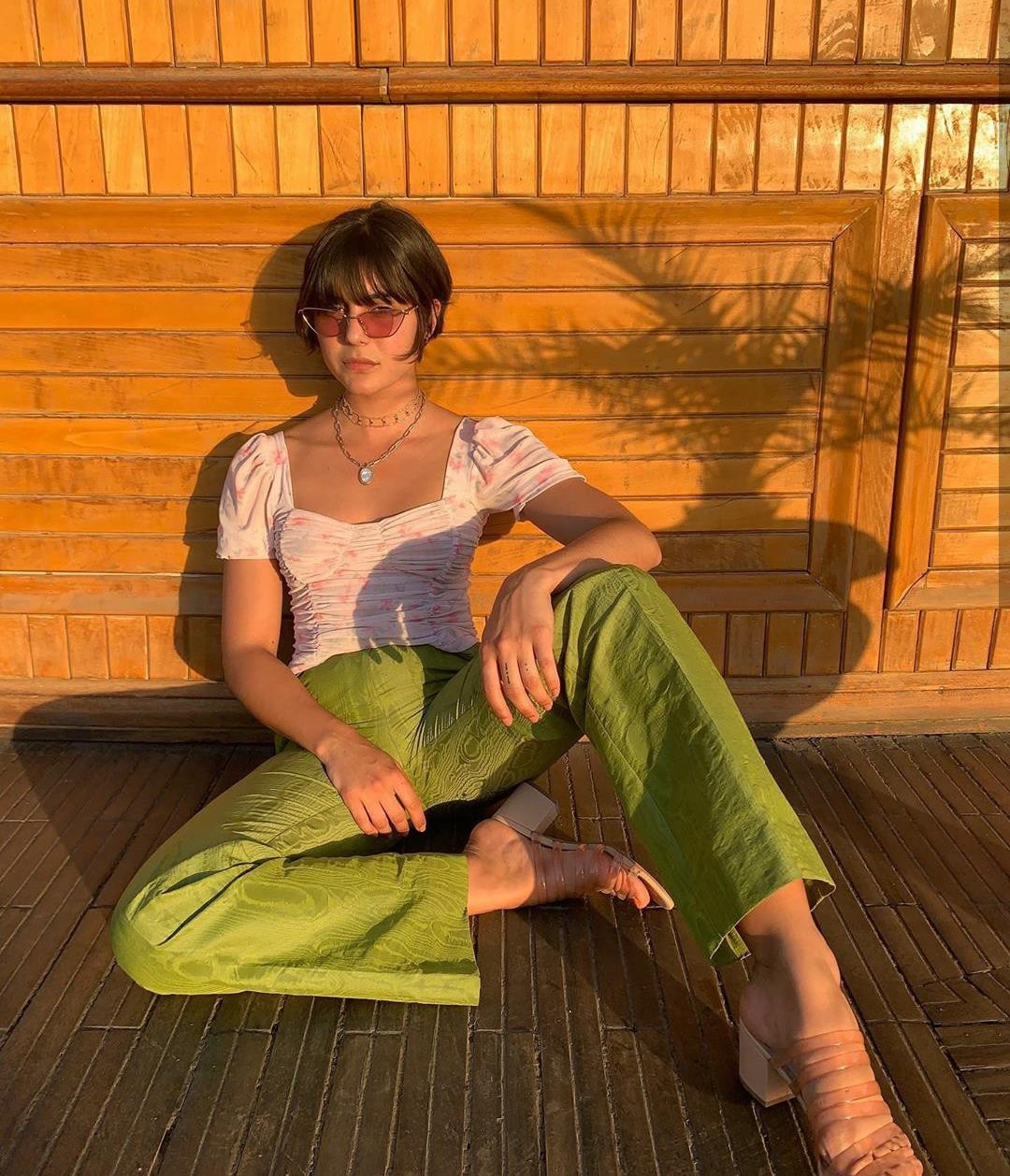 泫雅夏日必备,泫雅牛油果绿色毛衣