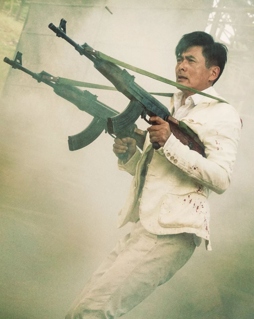 身价17亿的王力宏,王力宏穿破洞袜康熙来了