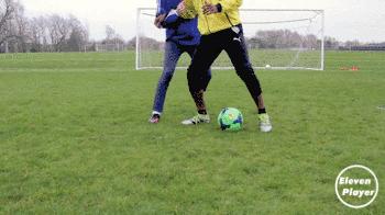 哪些小孩子就能学的足球过人技巧,足球实用的技巧过人