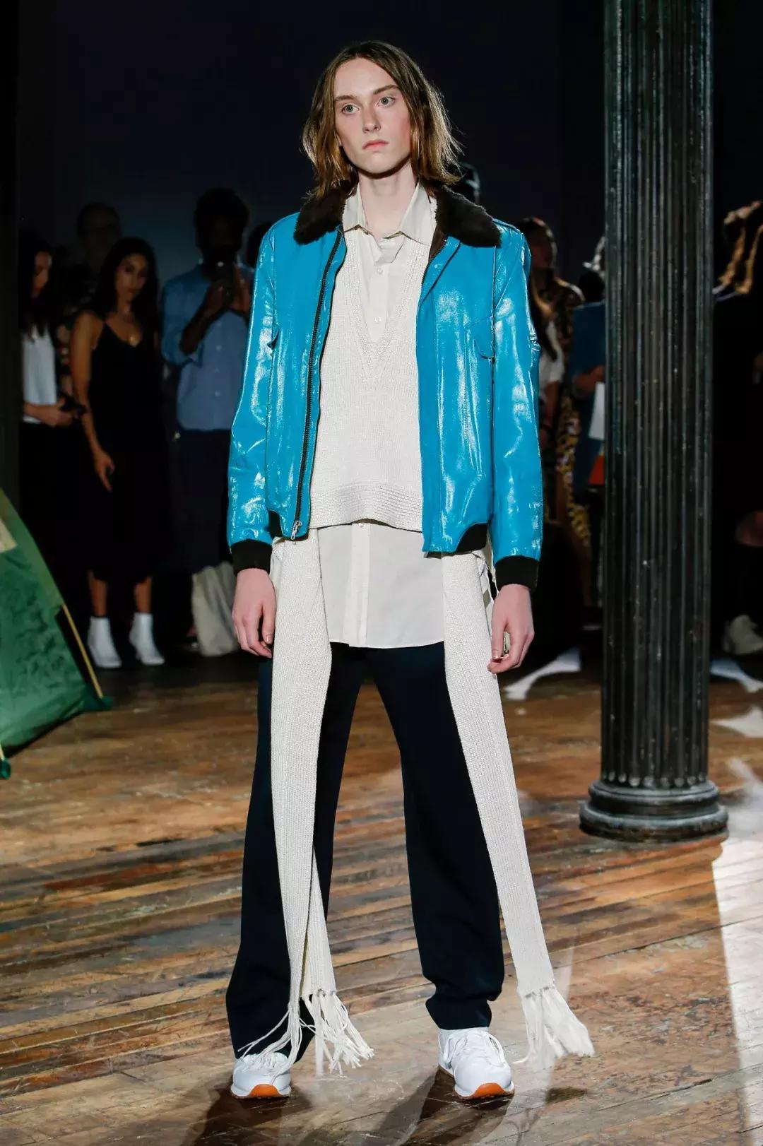 今年爆款皮毛一体女装,高档红色皮毛一体女装新款