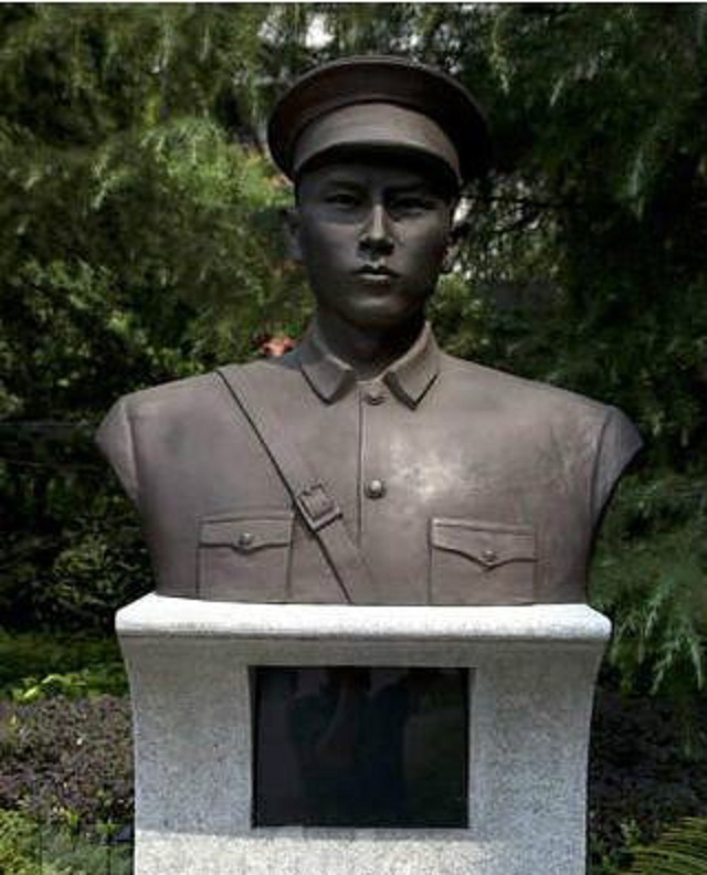 开国拟授将军，多少黄埔生？彭总：81个，主席：蒋校长要生气喽