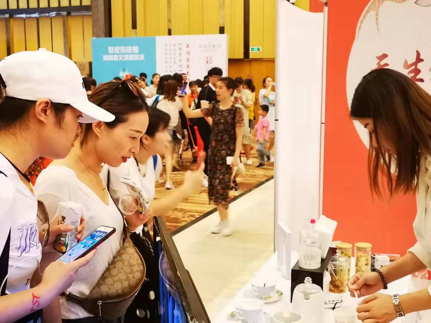 林瑞阳和他的新零售大会，恩宁堂燕窝备受时尚爱美女性追捧