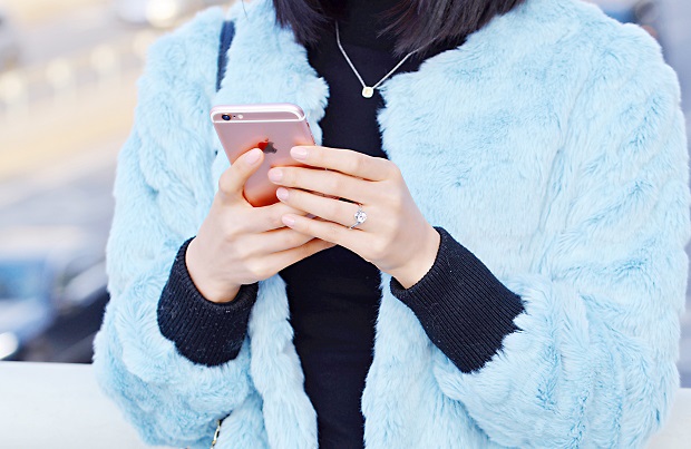 一般结婚戒指戴在哪个手上比较好,结婚戒指的戴法和意义五个手指