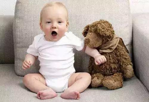 宝宝大运动慢智商低吗,宝宝大运动发育迟缓康复训练视频