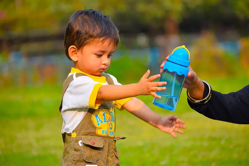 孩子幼儿园放学回来的英语,宝宝我下课了用英语怎么说