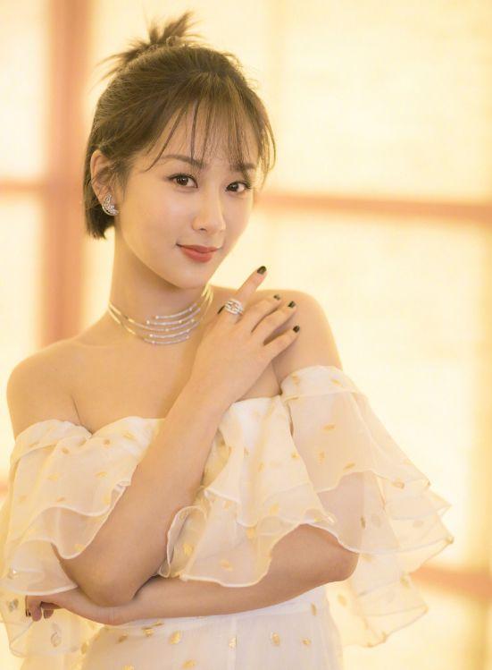 脸长的女生适合留刘海吗,女生脸上有这6个特征