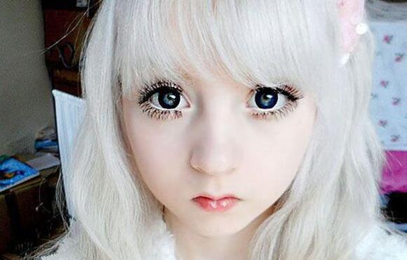 世界上最白的女孩和最黑的女孩,世界上最白的人和最黑的人图片