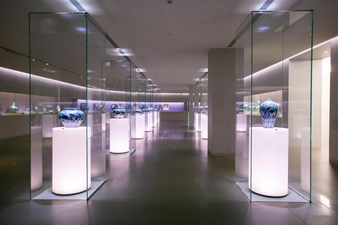 火出圈的中国高定我们也能买得起,打工人买不起衣服