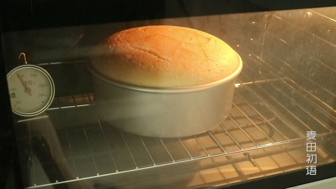 戚风蛋糕要怎么做才不会塌陷,做的戚风蛋糕底部总是凹进去