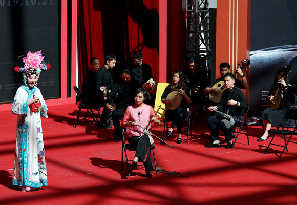 “胡琴四大家”用琴亮相小京胡走入上海大世界