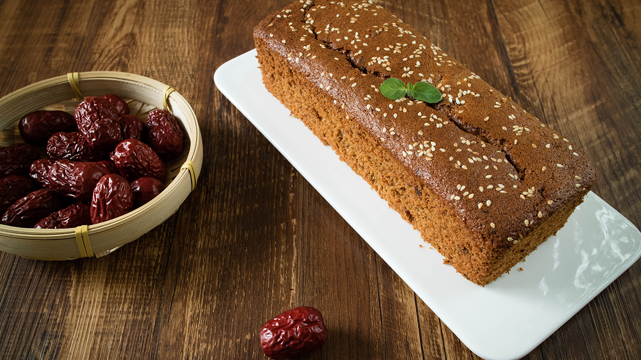 做枣糕把鸡蛋打发会不会更松软,枣糕王松软香甜的红糖枣糕做法